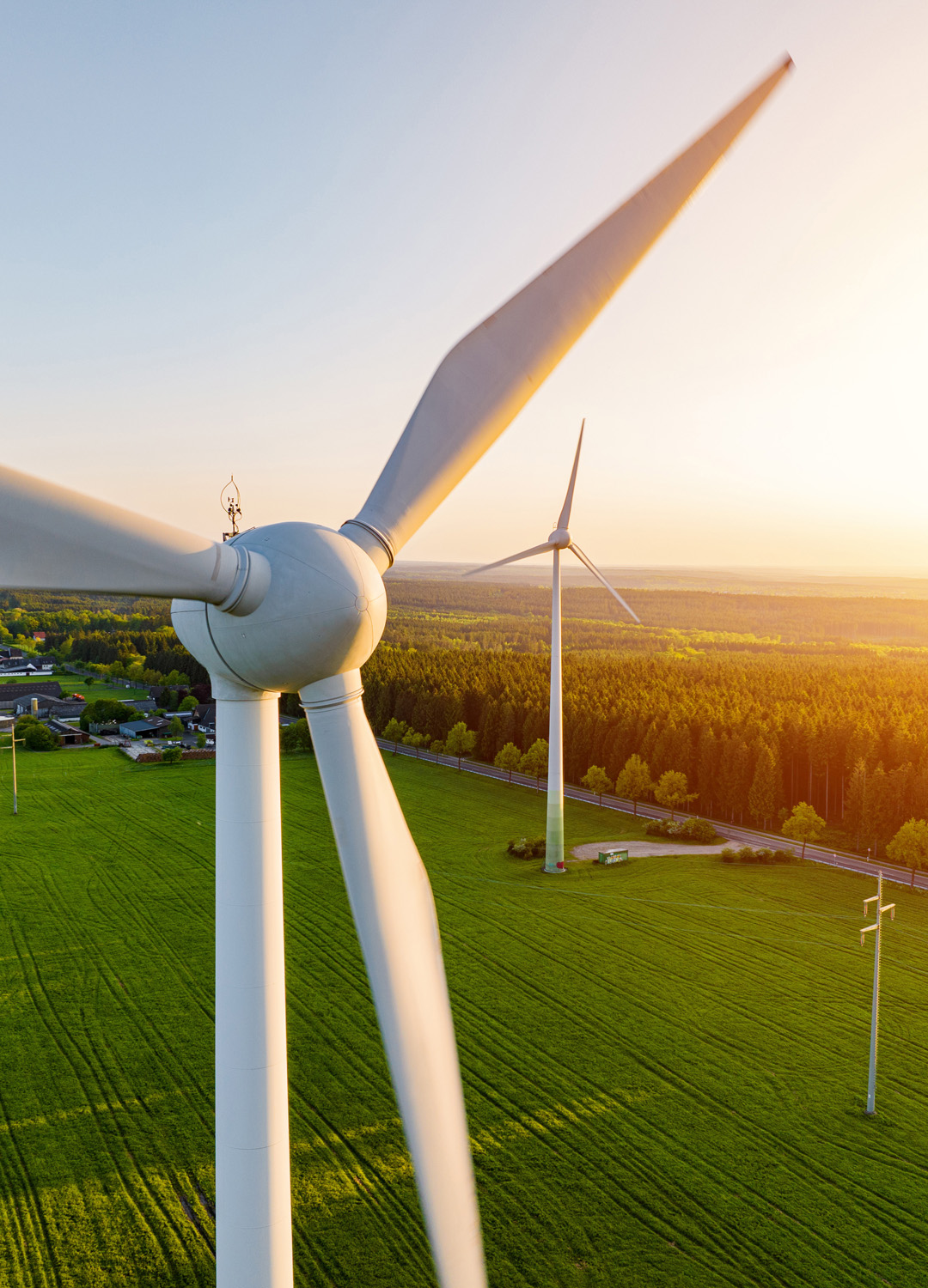 Landschaft mit Windenergieanlagen